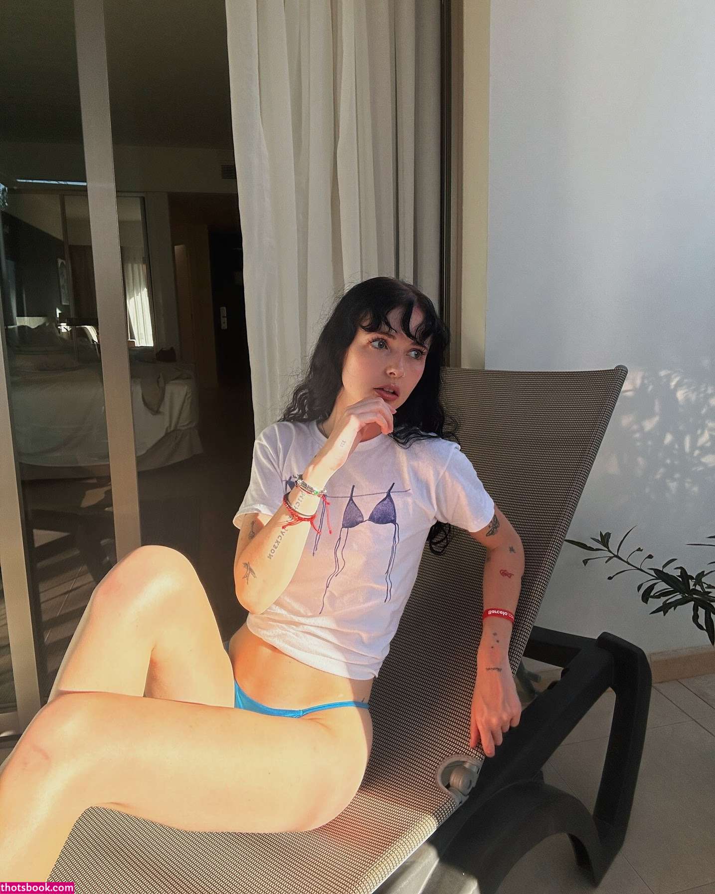 Holly Laing Photo #39