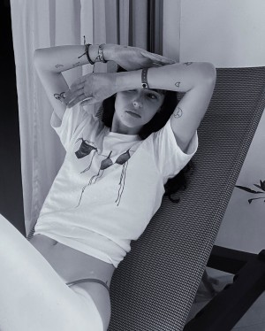 Holly Laing Photo #42