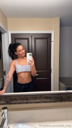 Amelia Hakes Photo #21