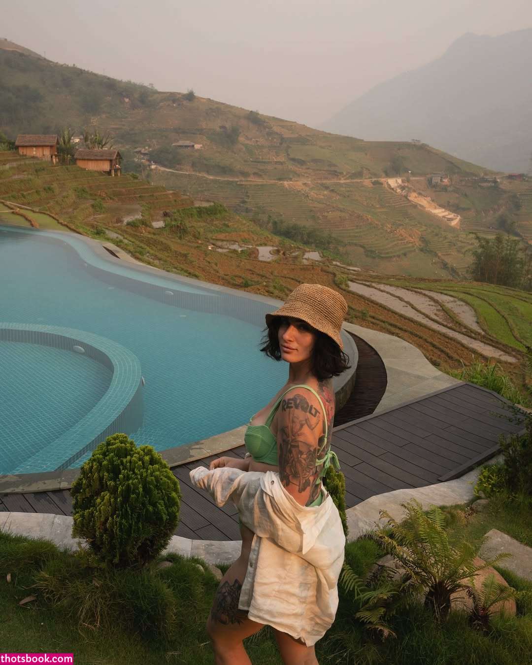 Lauren Urasek Photo #15