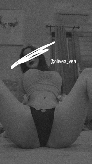 Olivea Hadid Photo #16