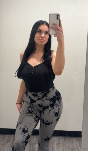 zoeemonroe Photo #17