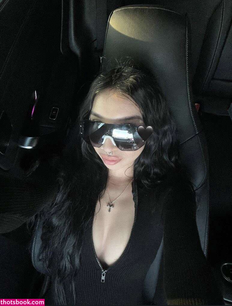 xcarolinejoness Photo #9