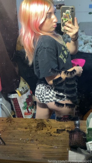 tinybabyxoxo69 Photo #26