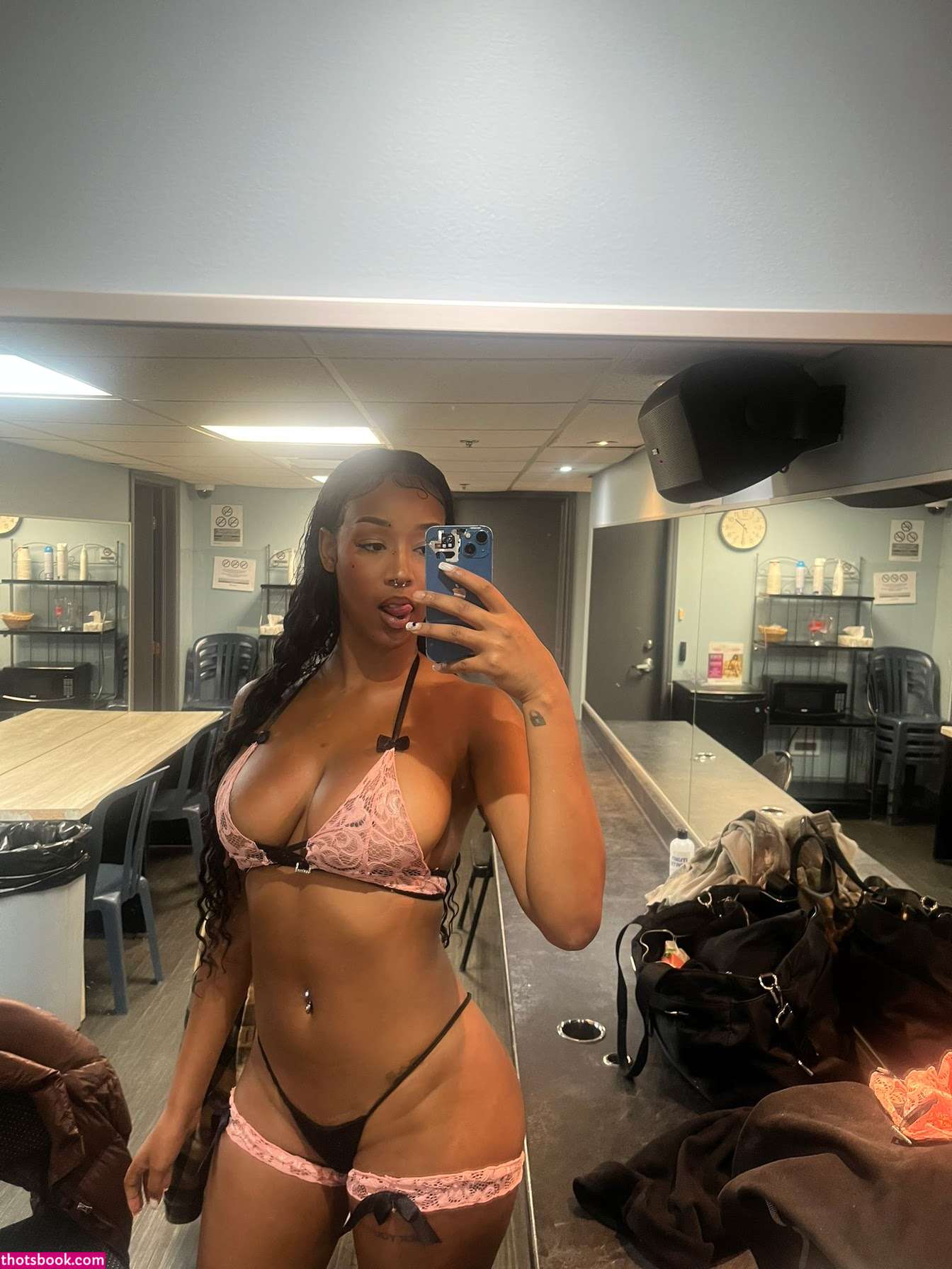 frenchtoestt Photo #3