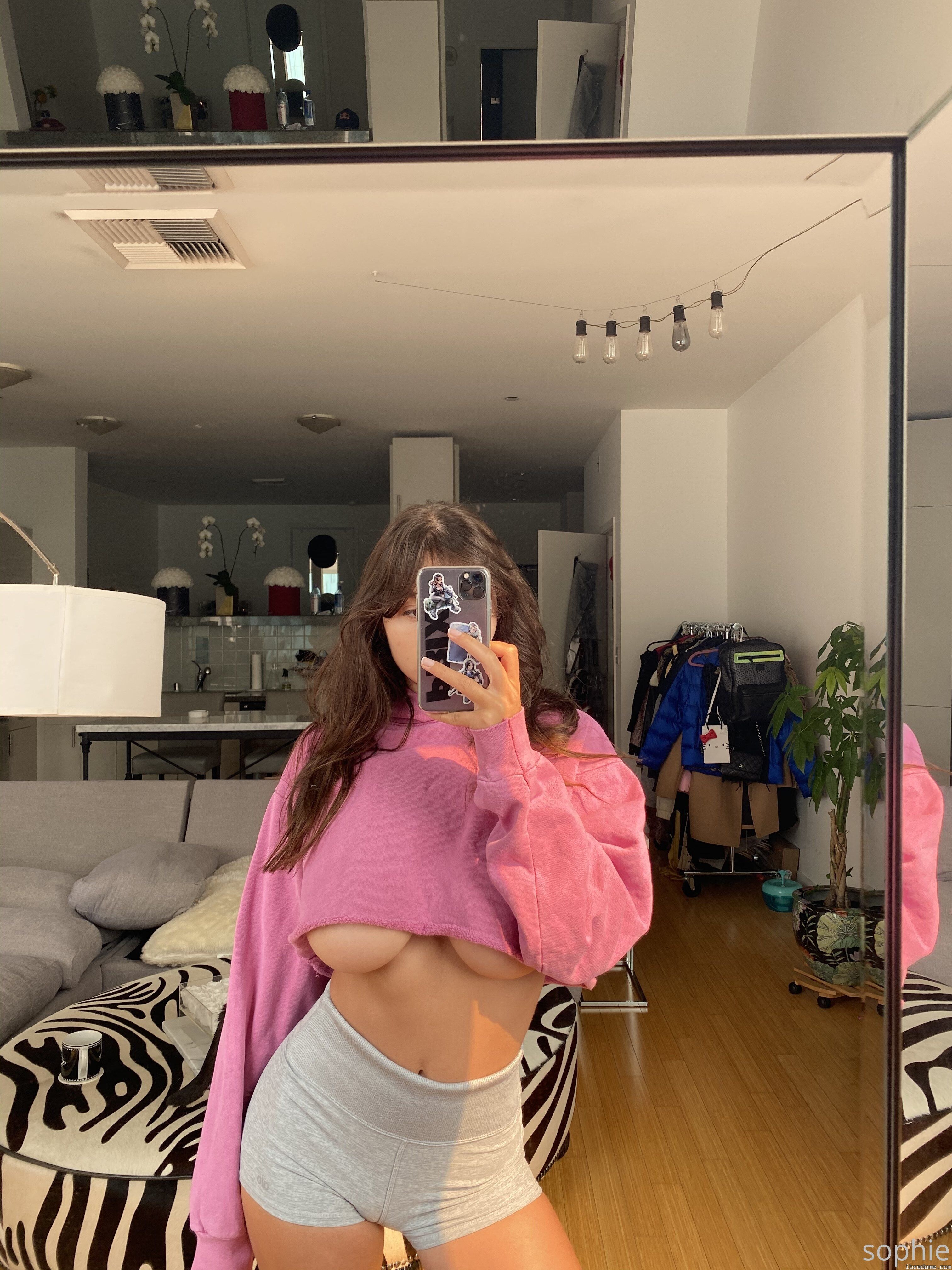 Sophie Mudd Photo #1