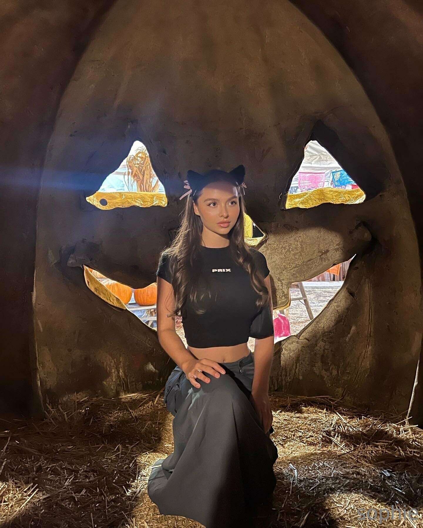 Sophie Mudd Photo #153