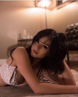 adelinesofficial Photo #19