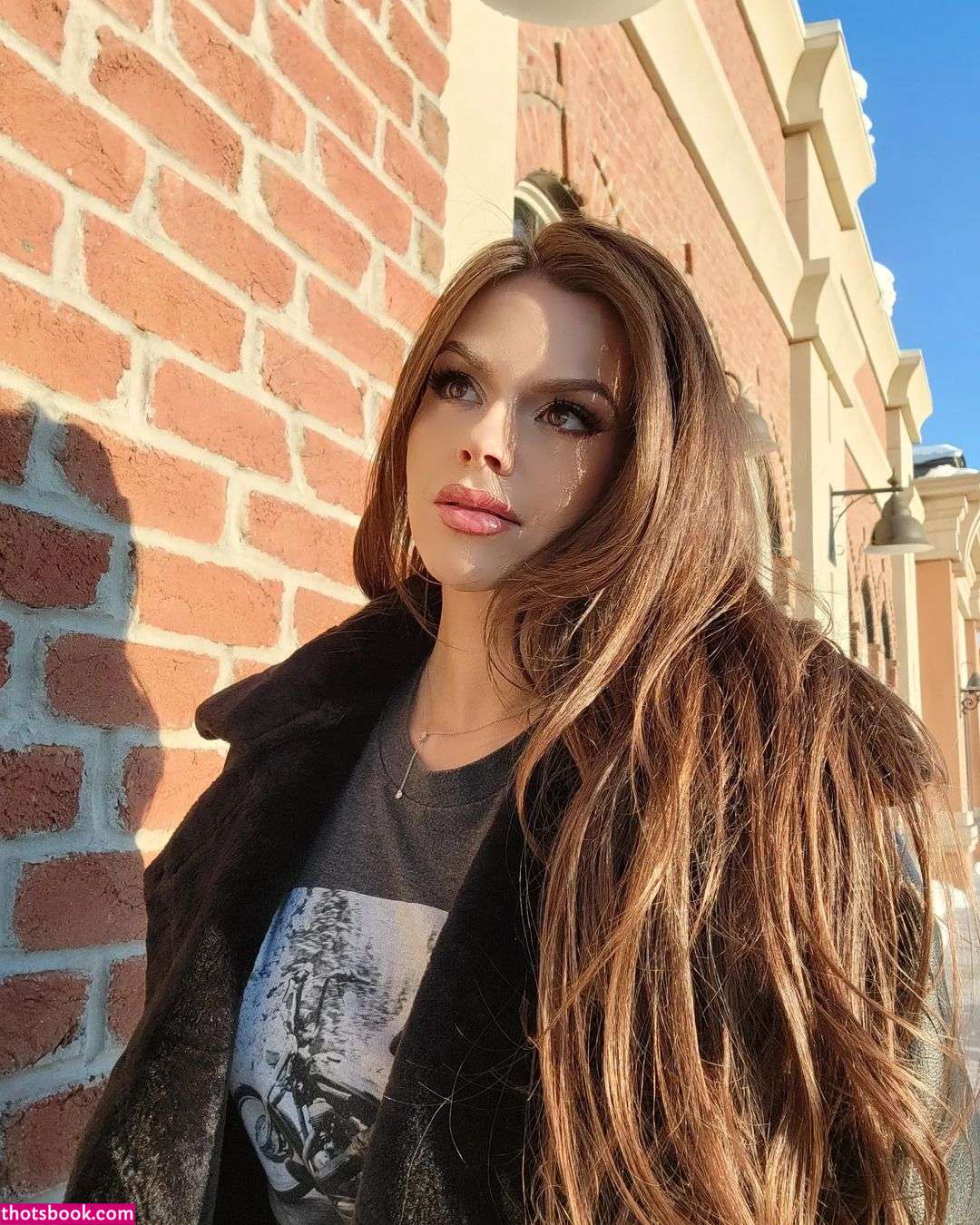 adelinesofficial Photo #32