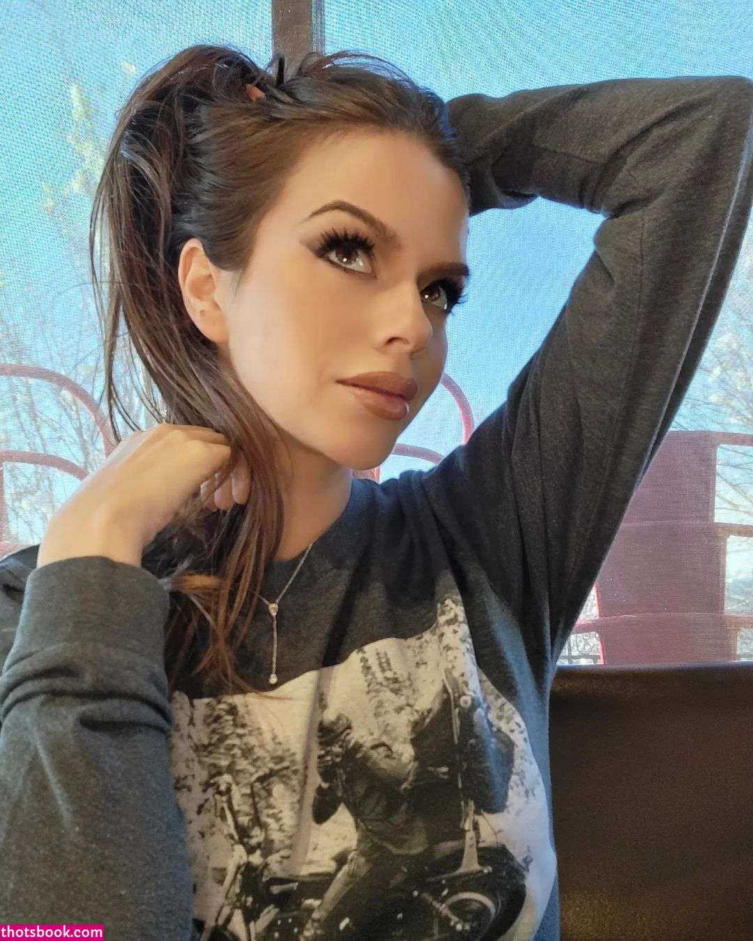 adelinesofficial Photo #33