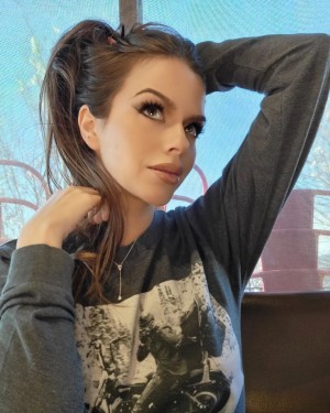 adelinesofficial Photo #33