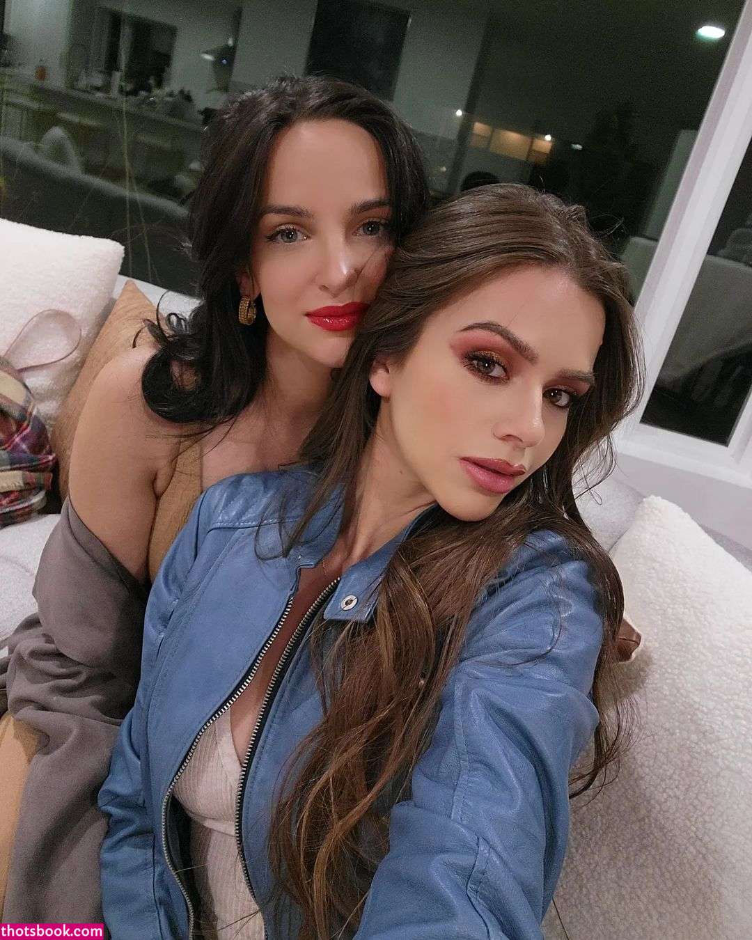 adelinesofficial Photo #40