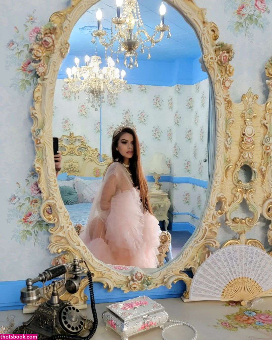 adelinesofficial Photo #53