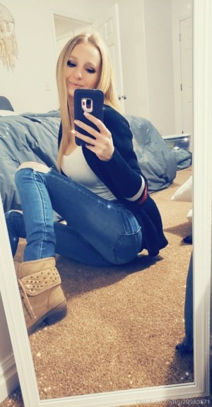 Elle Dainty Photo #13