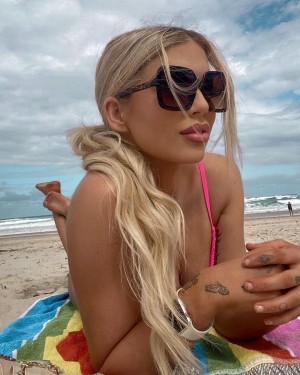 Caitlin Mcconville Photo #4