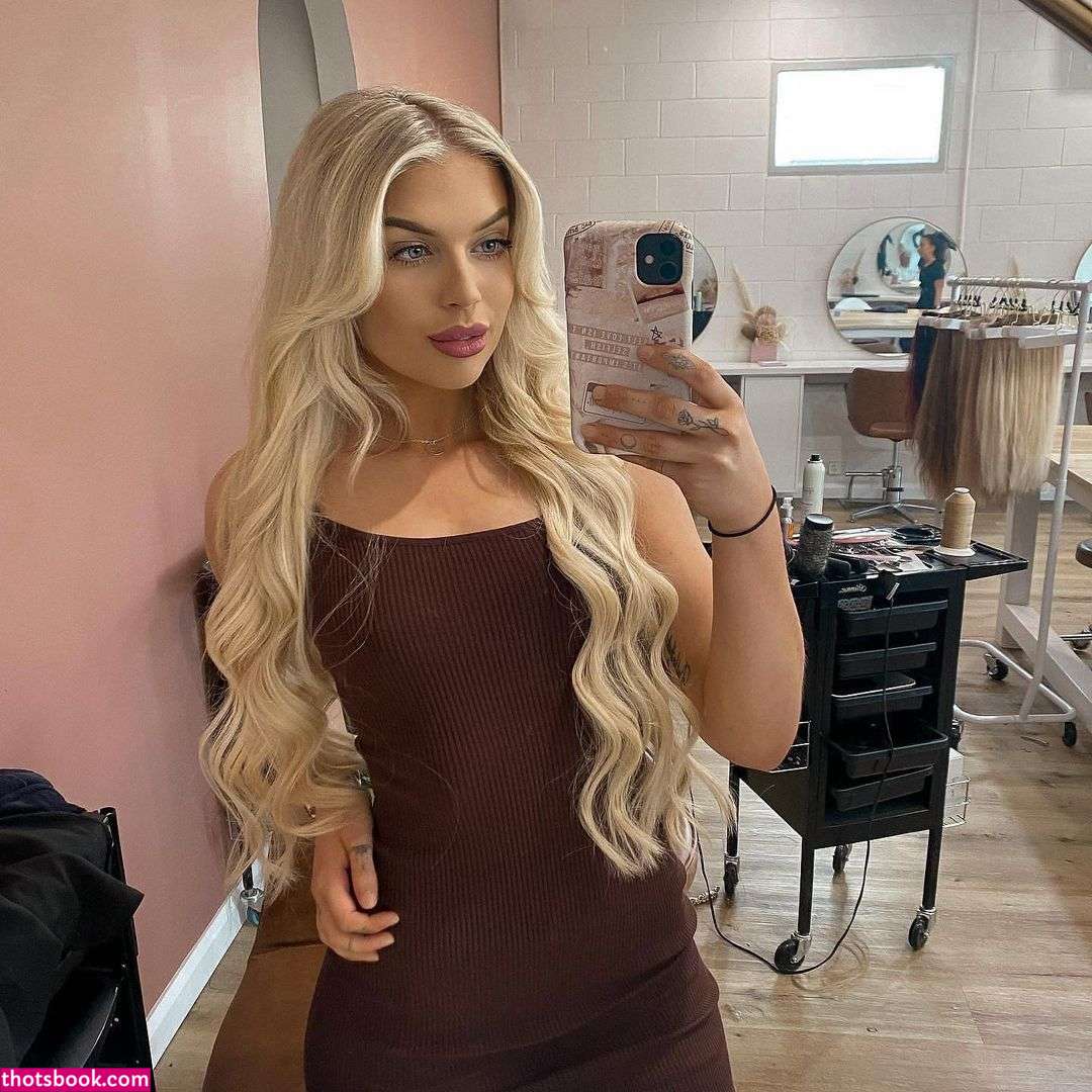 Caitlin Mcconville Photo #6