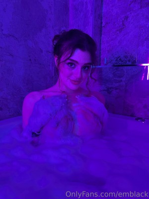 Emily Biack Photo #28