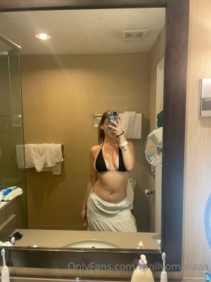 mollyomalia Photo #6