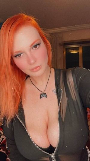 Hilary Ilariaa Photo #4