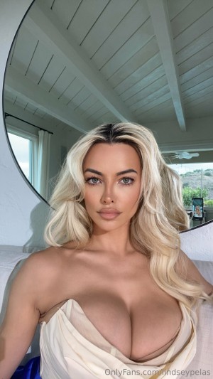Lindsey Pelas Photo #826