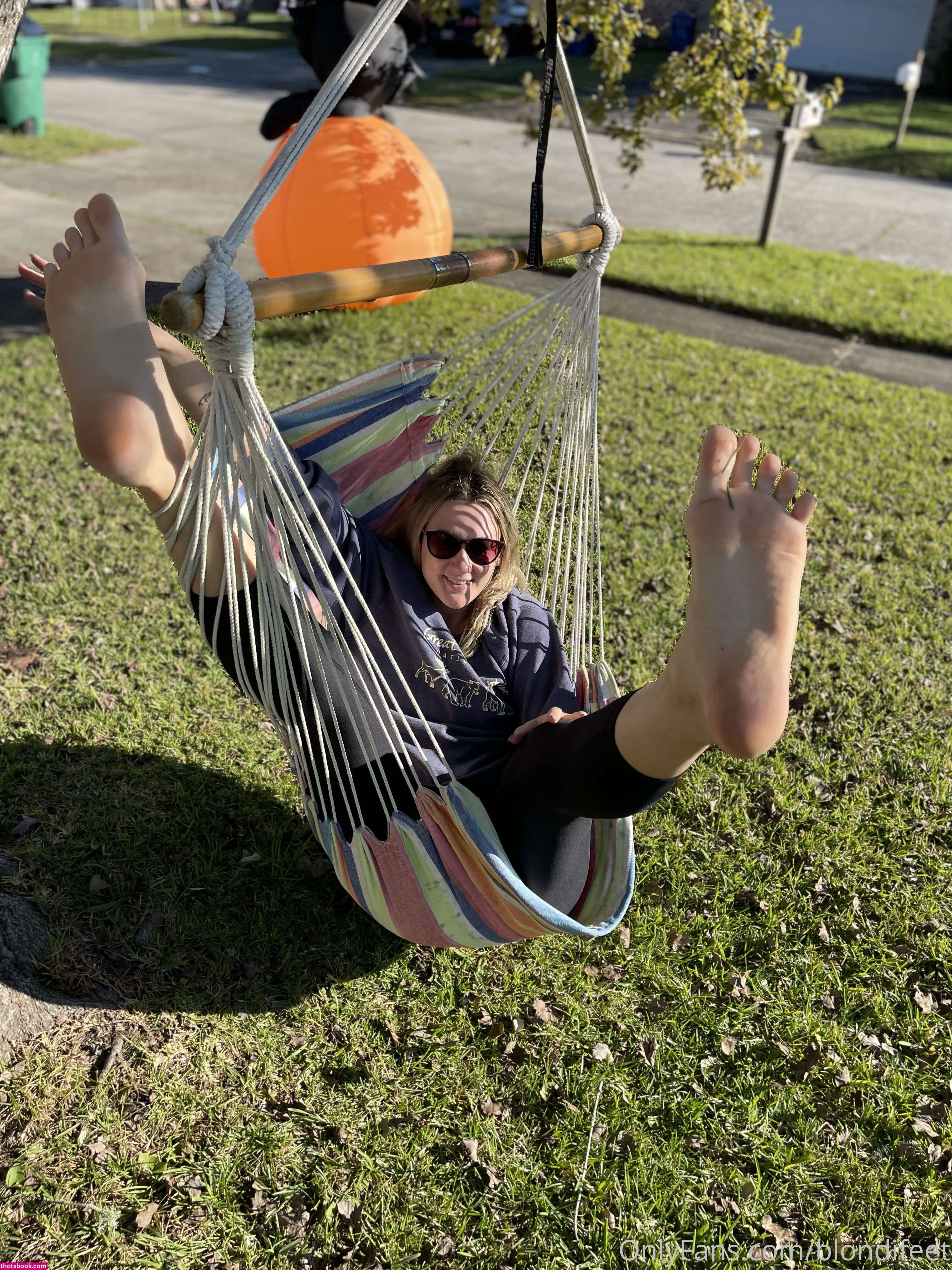 blondifeet Photo #17