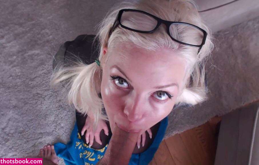 Missbehavin26 Photo #3