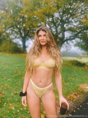 Amy Willerton Photo #7