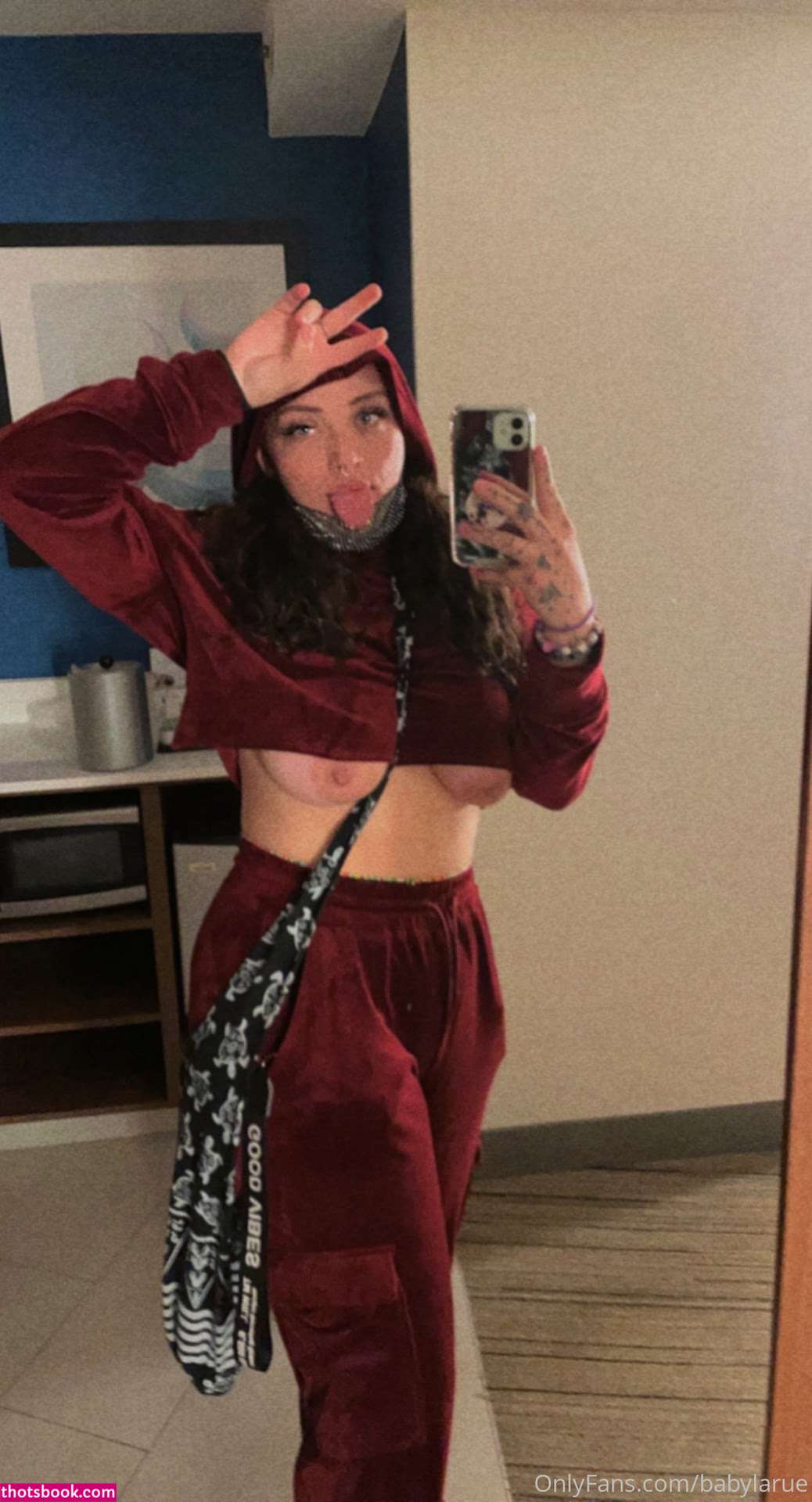 Luxurious Larue Photo #20