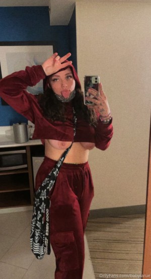 Luxurious Larue Photo #20