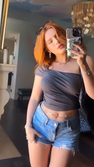 Bella Thorne Photo #197