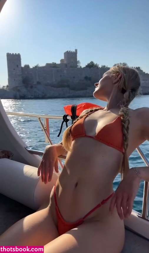 Caroline Zalog Photo #909