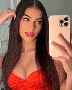 Julia Merekoulias Photo #7