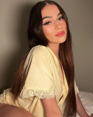 Julia Merekoulias Photo #12