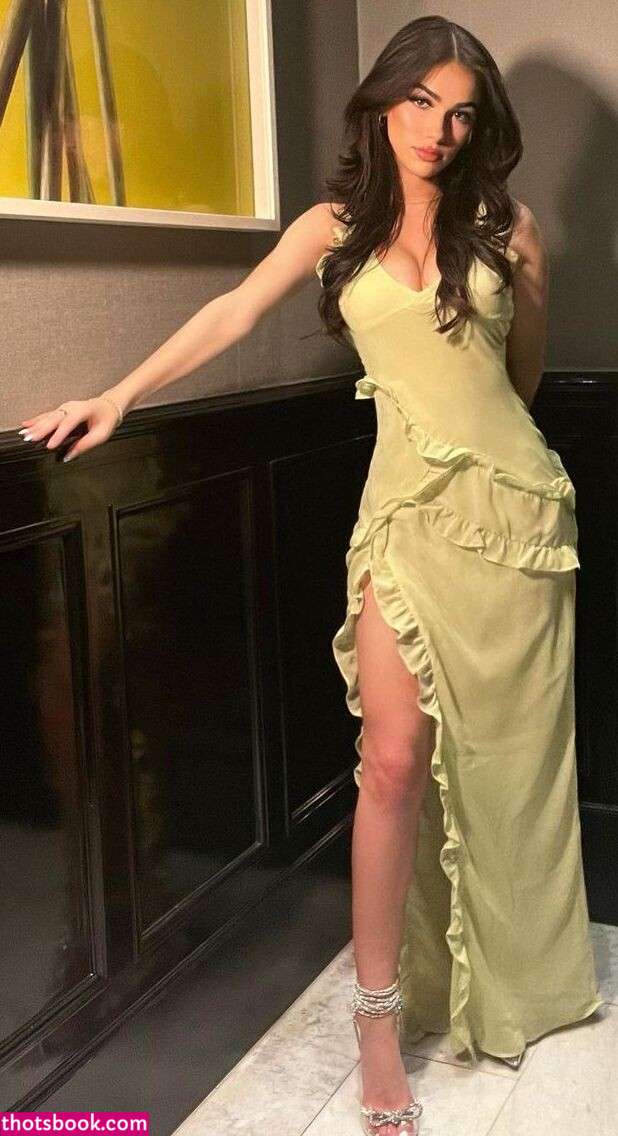 Julia Merekoulias Photo #25