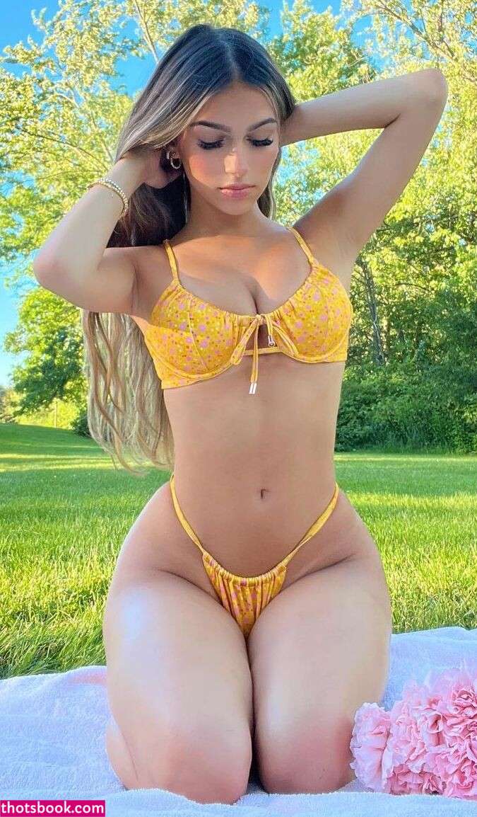 Julia Merekoulias Photo #36