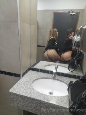 Mewslut Photo #14