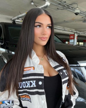 Julia Merekoulias Photo #76