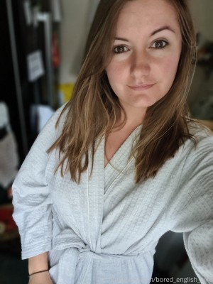 boredenglishwife Photo #8