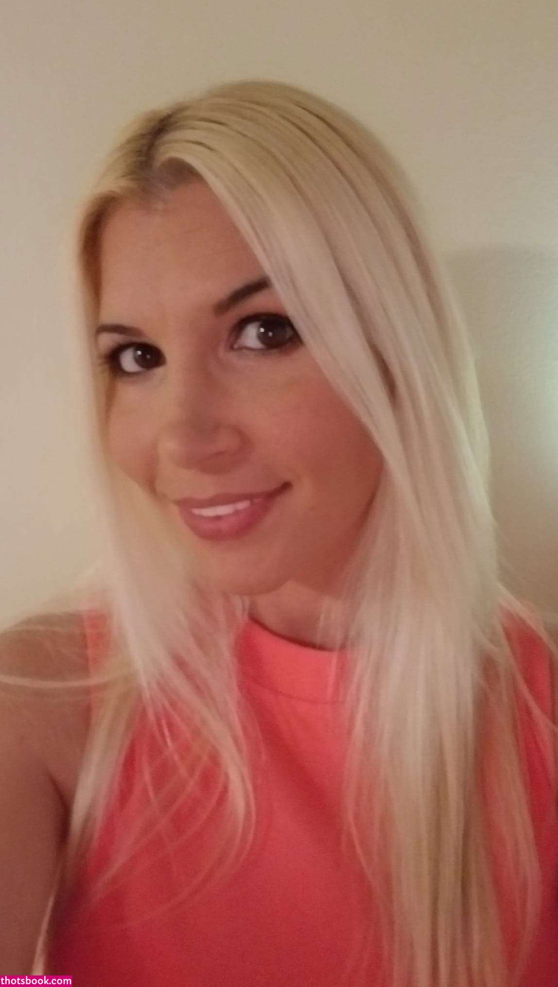 Rebeca Linares Photo #17