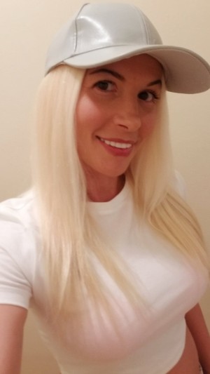 Rebeca Linares Photo #22