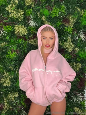 Alexa Breit Photo #31