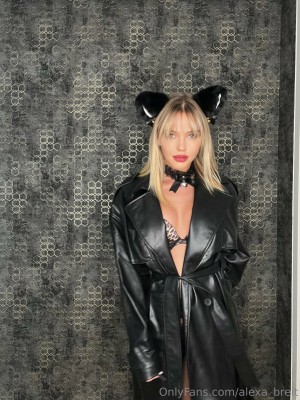 Alexa Breit Photo #34