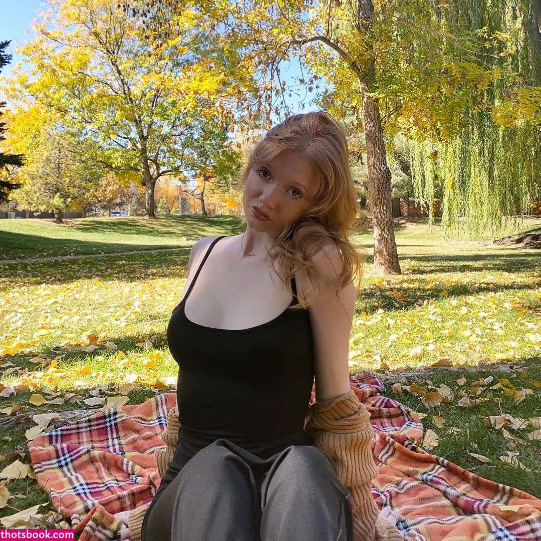 Makenna Kelly Photo #40