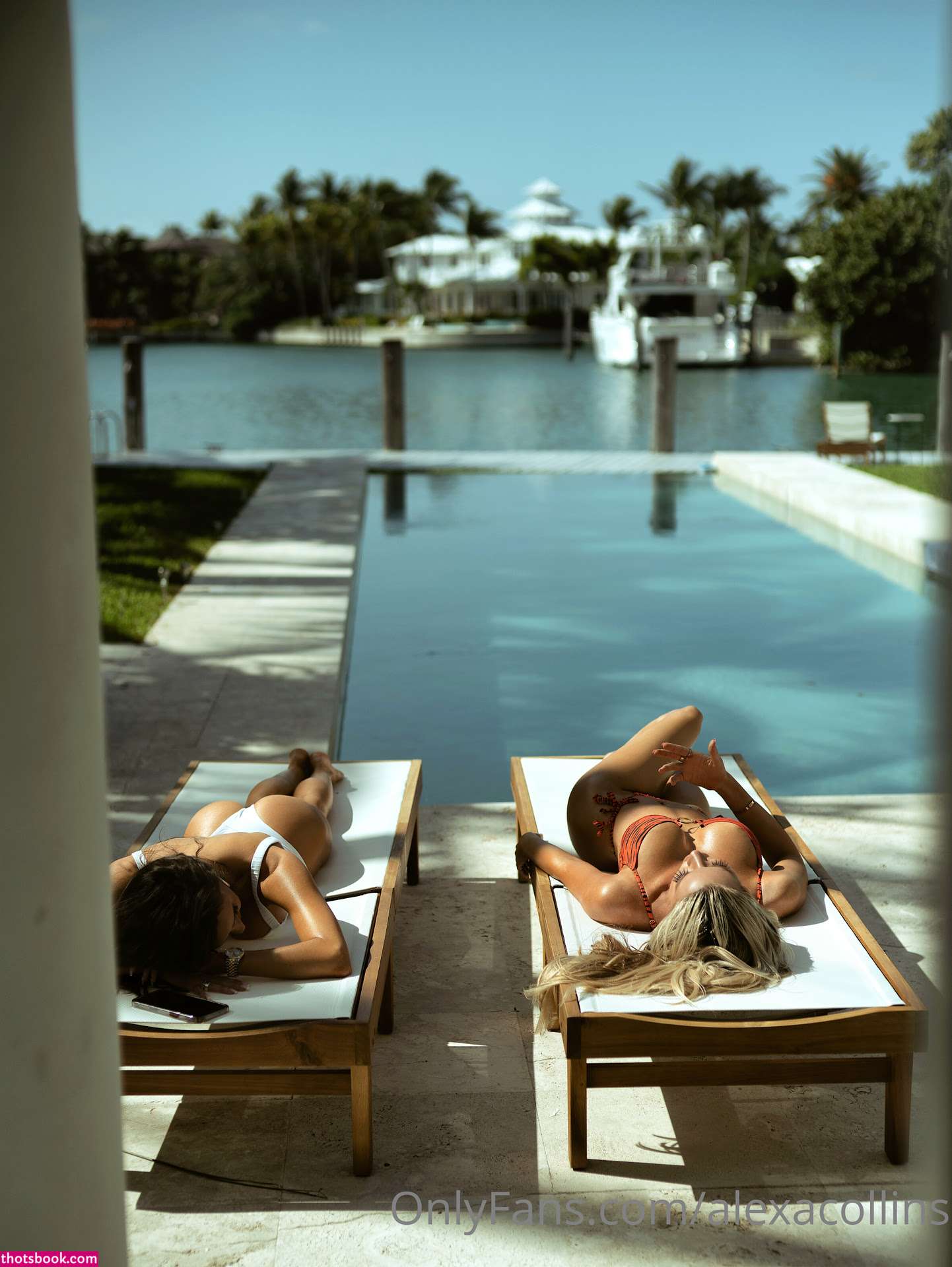 Alexa Collins Photo #4