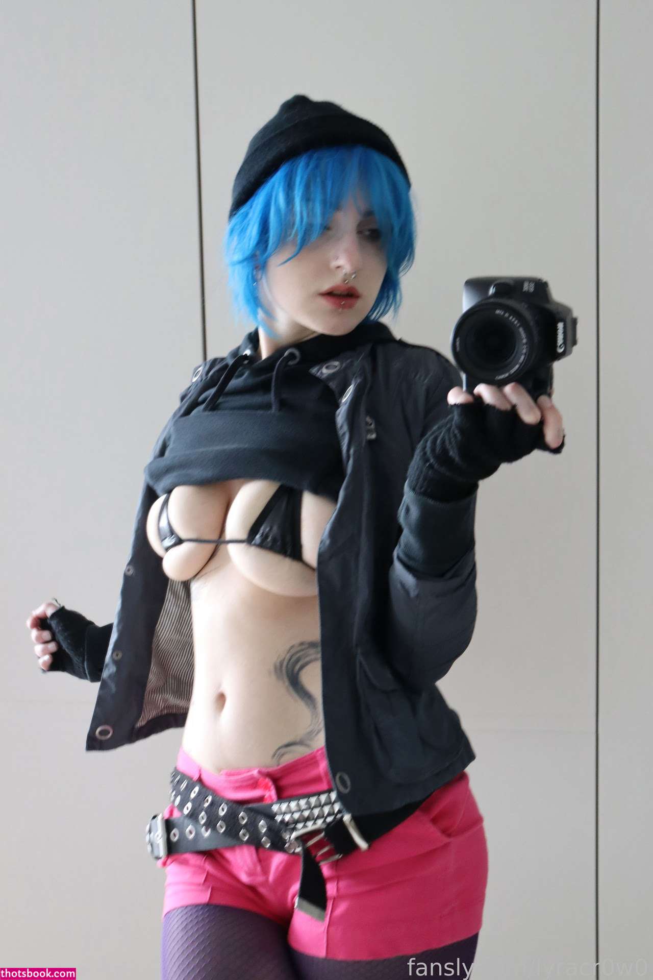 Lyra Crow Photo #772