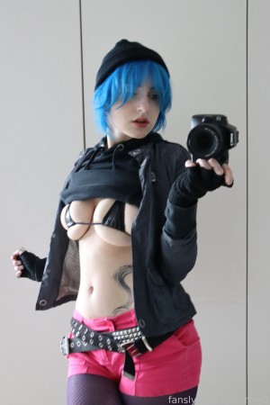 Lyra Crow Photo #772