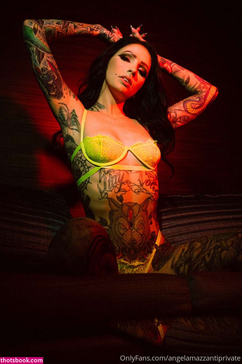 Angela Mazzanti Photo #113