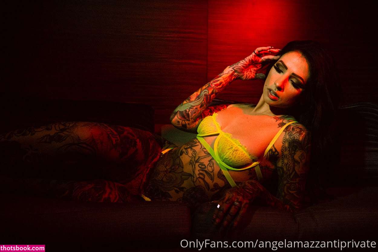 Angela Mazzanti Photo #116