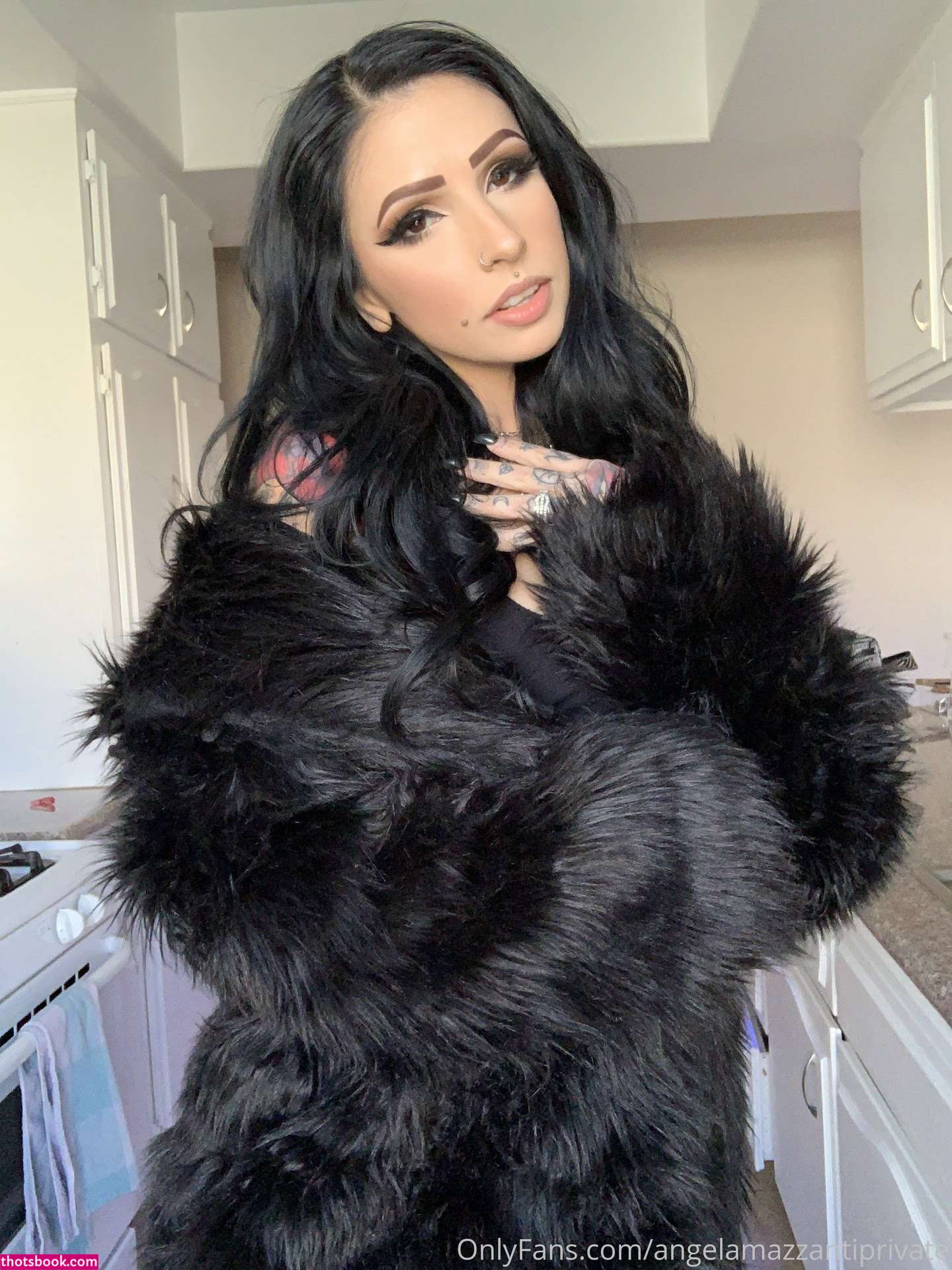 Angela Mazzanti Photo #195