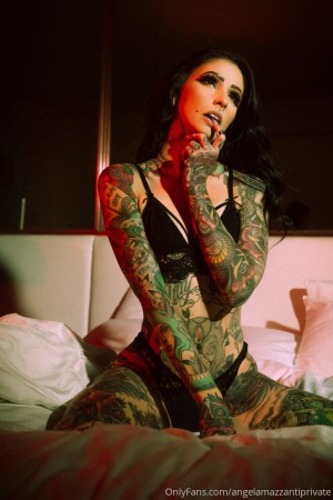 Angela Mazzanti Photo #179